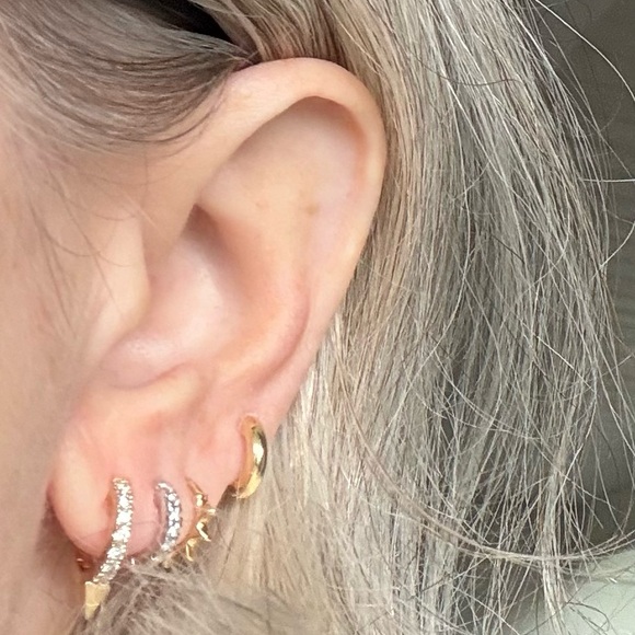 14k gold 💎diamond💎 spike huggie hoops - Picture 8 of 14
